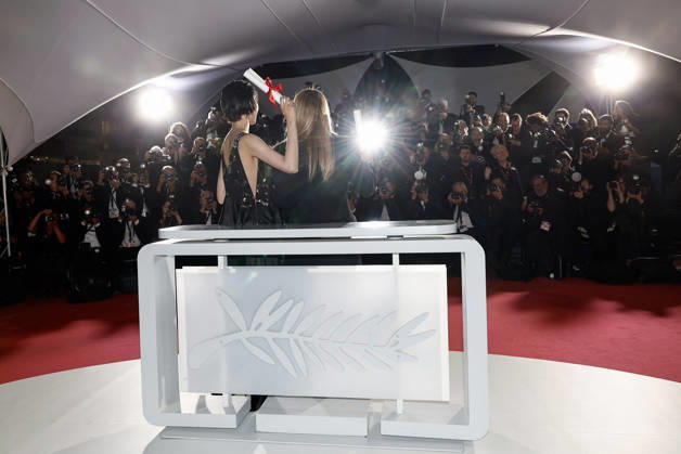 Tao Okamoto, Virginie Efira Prix dinterprétation féminine pour le film Soudain Photocall of the winners of the 79th Cannes International Film Festival On may 23th 2026 Jacovides Moreau Bestimage Photocall of the winners of the 79th Cannes International Film Festival On may 23th 2026 Cannes France  Copyright: xJACOVIDES-MOREAUx xBESTIMAGExJACOVIDES-MOREAUx xBESTIMAGEx