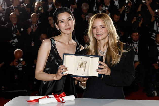 Tao Okamoto, Virginie Efira Prix dinterprétation féminine pour le film Soudain Photocall of the winners of the 79th Cannes International Film Festival On may 23th 2026 Jacovides Moreau Bestimage Photocall of the winners of the 79th Cannes International Film Festival On may 23th 2026 Cannes France  Copyright: xJACOVIDES-MOREAUx xBESTIMAGExJACOVIDES-MOREAUx xBESTIMAGEx