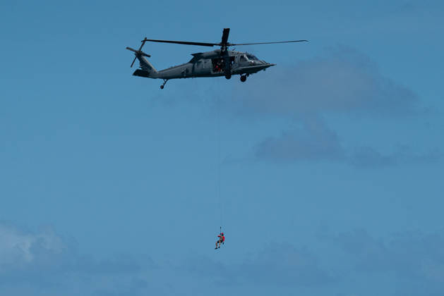 Air show during Memorial Day celebrations and the 250th anniversary of the United States MIAMI BEACH, FLORIDA, UNITED STATES - MAY 23: A military helicopter performs a rescue maneuver during the 2026 Air Show, held as part of the Memorial Day Weekend celebrations and the 250th anniversary of the United States in Miami Beach, Florida, on May 23, 2026. Jesus Olarte Anadolu Florida United States. Editorial use only. Please get in touch for any other usage.  Copyright: x2026xAnadoluxJesusxOlartex