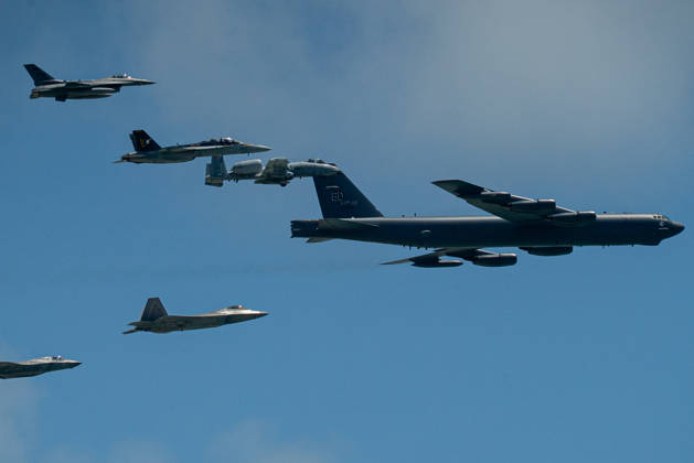 Air show during Memorial Day celebrations and the 250th anniversary of the United States MIAMI BEACH, FLORIDA, UNITED STATES - MAY 23: Military aircraft perform during the 2026 Air Show held as part of the Memorial Day Weekend celebrations and the 250th anniversary of the United States in Miami Beach, Florida, on May 23, 2026. Jesus Olarte Anadolu Florida United States. Editorial use only. Please get in touch for any other usage.  Copyright: x2026xAnadoluxJesusxOlartex