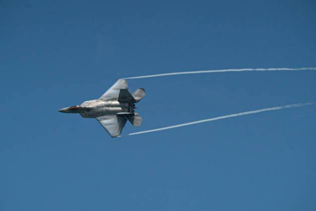 Air show during Memorial Day celebrations and the 250th anniversary of the United States MIAMI BEACH, FLORIDA, UNITED STATES - MAY 23: The F-22 Raptor military aircraft performs maneuvers during the 2026 Air Show, held as part of the Memorial Day Weekend celebrations and the 250th anniversary of the United States in Miami Beach, Florida, on May 23, 2026. Jesus Olarte Anadolu Florida United States. Editorial use only. Please get in touch for any other usage.  Copyright: x2026xAnadoluxJesusxOlartex