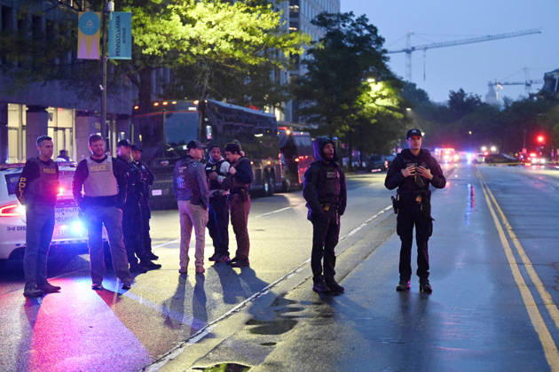 Multiple Shots Fired Half A Block From White House Complex Law enforcement work the scene after multiple rapid-fire gunshots ring out outside the White House on May 23, 2026 in Washington, DC. A suspect was killed after opening fire on a Secret Service checkpoint outside the White House Saturday evening. Photo by Olivier Douliery ABACAPRESS.COM Washington DC United States  Copyright: xDoulieryxOlivier ABACAx