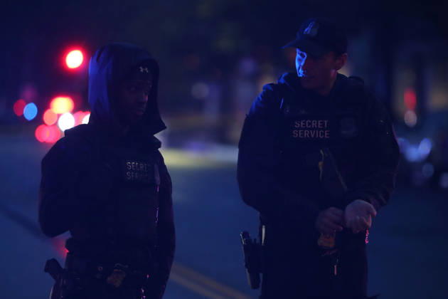 May 23, 2026, Washington, District Of Columbia, USA: Armed secret police stand on a blocked street near a crime scene not far from the White House in Washington, DC, USA on May 23, 2026. Police and security forces swarmed the area around the White House on the evening of May 23 after reports of shots fired. Washington USA - ZUMAs337 20260523_znp_s337_002 Copyright: xGentxShkullakux