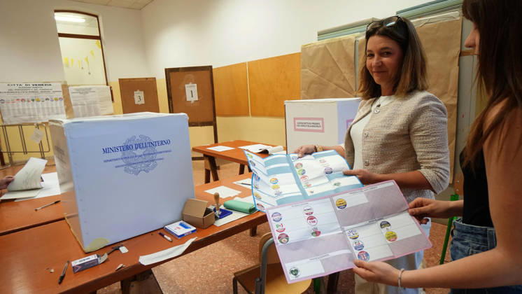 May 24, 2026, Venezia, VE: Apertura di un seggio elettorale nel centro storico veneziano per il rinnovo della municipalitÃ , Venezia, 24 maggio 2026. ANSA ANDREA MEROLA A polling station opens in Venice s historic center for the municipal election, Venice, May 24, 2026. ANSA ANDREA MEROLA Venezia VE  - ZUMAa110 20260524_zaf_a110_002 Copyright: xAndreaxMerolax