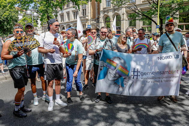 CSD Hannover 2026 - Motto: Wir schreiben Zukunft: Gleichberechtigt. Selbstbestimmt. Queer. Teilnehmende des CSD Hannover 2026 Hannover Georgsstraße Niedersachsen, Region Hannover Germany