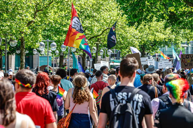 CSD Hannover 2026 - Motto: Wir schreiben Zukunft: Gleichberechtigt. Selbstbestimmt. Queer. Teilnehmende gehen auf der Georgsstraße in Richtung Ägiedientorplatz Hannover Georgsstraße Niedersachsen, Region Hannover Germany