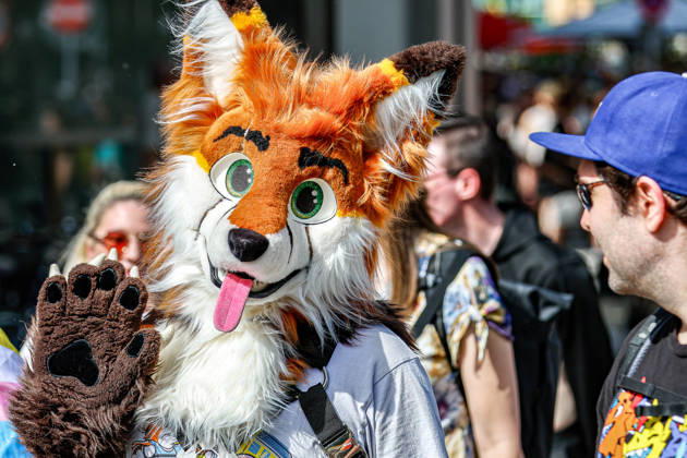 CSD Hannover 2026 - Motto: Wir schreiben Zukunft: Gleichberechtigt. Selbstbestimmt. Queer. Teilnehmende des CSD Hannover 2026 am Opernplatz. Hannover Opernplatz Niedersachsen, Region Hannover Germany