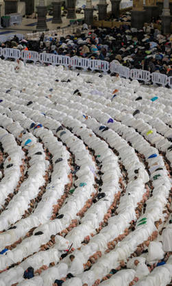 Muslim worshippers perform the dawn prayer around the Kaaba at the Grand Mosque complex in the holy city of Mecca Muslim worshippers perform the dawn prayer around the Kaaba at the Grand Mosque complex in the holy city of Mecca, Saudi Arabia, on May 24, 2026, ahead of the annual Hajj pilgrimage. Millions of Muslims from around the world are expected to gather in Saudi Arabia for the annual pilgrimage rituals. Photo by SPA Saudi Press Agency APA Images Mecca Mecca Saudi Arabia 240526_Saudi_Arabia_SPA_00(23) Copyright: xSPAxSaudixPessxAgencyxSaudixPressxAgencyx xapaimagesx