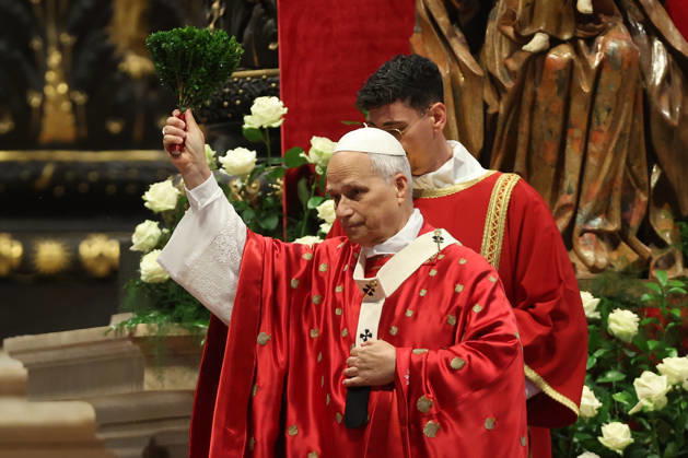 IPA85030697 - Vatican City, May 24, 2026: Solemn celebration of the Mass of Pentecost presided over by Pope Leo XIV at the central altar of St. Peter s Basilica. Thousands of faithful took part in the liturgy dedicated to the descent of the Holy Spirit, a central moment in Christian tradition and a symbol of unity and renewal for the universal Church.  Copyright: xmarcoxiacobuccix xmarcoxiacobuccix 85030697