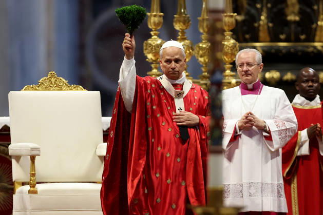 IPA85030695 - Vatican City, May 24, 2026: Solemn celebration of the Mass of Pentecost presided over by Pope Leo XIV at the central altar of St. Peter s Basilica. Thousands of faithful took part in the liturgy dedicated to the descent of the Holy Spirit, a central moment in Christian tradition and a symbol of unity and renewal for the universal Church.  Copyright: xmarcoxiacobuccix xmarcoxiacobuccix 85030695