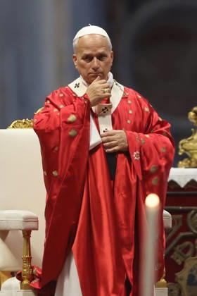 IPA85030708 - Vatican City, May 24, 2026: Solemn celebration of the Mass of Pentecost presided over by Pope Leo XIV at the central altar of St. Peter s Basilica. Thousands of faithful took part in the liturgy dedicated to the descent of the Holy Spirit, a central moment in Christian tradition and a symbol of unity and renewal for the universal Church.  Copyright: xmarcoxiacobuccix xmarcoxiacobuccix 85030708