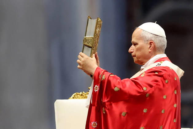 IPA85030716 - Vatican City, May 24, 2026: Solemn celebration of the Mass of Pentecost presided over by Pope Leo XIV at the central altar of St. Peter s Basilica. Thousands of faithful took part in the liturgy dedicated to the descent of the Holy Spirit, a central moment in Christian tradition and a symbol of unity and renewal for the universal Church.  Copyright: xmarcoxiacobuccix xmarcoxiacobuccix 85030716