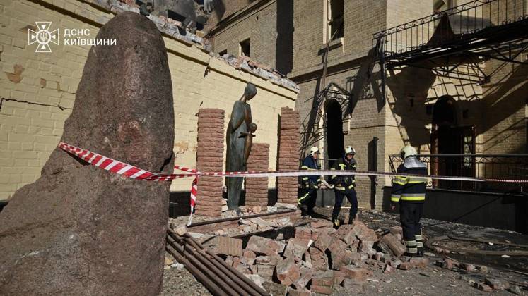 Aftermath of Russian attack in Ukraine KYIV, UKRAINE - MAY 24: (----EDITORIAL USE ONLY - MANDATORY CREDIT - UKRAINIAN INTERIOR MINISTRY HANDOUT - NO MARKETING NO ADVERTISING CAMPAIGNS - DISTRIBUTED AS A SERVICE TO CLIENTS----) A view of destroyed building as the firefighters work on the site after a Russian attack in Kyiv, Ukraine on May 24, 2026. Interior Ministry of Ukraine Anadolu Kyiv Ukraine. Editorial use only. Please get in touch for any other usage.  Copyright: x2026xAnadoluxInteriorxMinistryxofxUkrainex