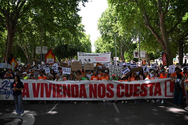 May 24, 2026, Madrid, Madrid, Spain: Thousands of demonstrators march through central Madrid to demand affordable housing and protest against rising rental prices, as the Spanish capital joins nationwide mobilizations calling for stronger housing protections and access to decent homes. Madrid Spain  - ZUMAd308 20260524_zsp_d308_017 Copyright: xJuanxCarlosxLucasx