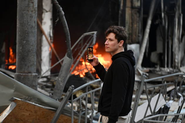 May 24, 2026, Kyiv, Ukraine: A man takes a photo of a fire in a heavily damaged building after Russian strikes in Kyiv. A large ballistic missile attack pounded Kyiv early on May 24, authorities said, wounding at least five people after Moscow threatened retaliation for strikes in Russian-occupied eastern Ukraine. Kyiv Ukraine  - ZUMAs197 20260524_aaa_s197_022 Copyright: xAleksandrxGusevx