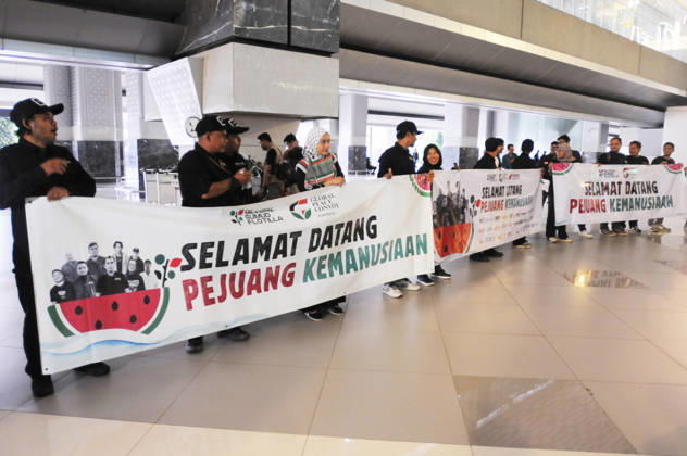 Global Sumud Flotilla volunteers reunite with families after return home in Indonesia TANGERANG, BANTEN, MAY 24: Upon arriving in Indonesia, a number of humanitarian mission volunteers meet with relatives and are greeted by their families as an expression of gratitude for their safe return after completing a humanitarian mission to Gaza, at Soekarno-Hatta Airport on May 24, 2026. Nine Indonesian volunteers from the Global Sumud Flotilla (GSF) arrived in Istanbul after being released from Israeli military detention for attempting to deliver medical and logistical aid to Gaza. As part of the flotilla’s 2026 mission, nearly 1,000 volunteers from 70 countries sailed toward Gaza, with more than 400 activists reaching the sea before being interce  Copyright: x2026xAnadoluxDasrilxRoszandix