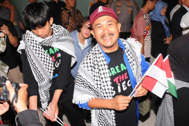 Global Sumud Flotilla volunteers reunite with families after return home in Indonesia TANGERANG, BANTEN, MAY 24: Upon arriving in Indonesia, a number of humanitarian mission volunteers meet with relatives and are greeted by their families as an expression of gratitude for their safe return after completing a humanitarian mission to Gaza, at Soekarno-Hatta Airport on May 24, 2026. Nine Indonesian volunteers from the Global Sumud Flotilla (GSF) arrived in Istanbul after being released from Israeli military detention for attempting to deliver medical and logistical aid to Gaza. As part of the flotilla’s 2026 mission, nearly 1,000 volunteers from 70 countries sailed toward Gaza, with more than 400 activists reaching the sea before being interce  Copyright: x2026xAnadoluxDasrilxRoszandix
