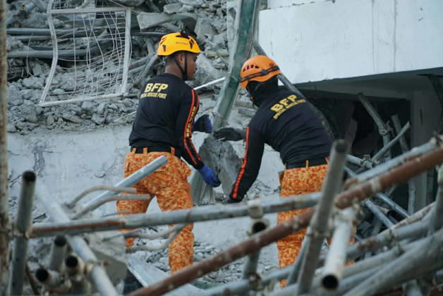 Building collapsed in Philippines, trapping multiple people, killing at least one ANGELES, PAMPANGA PROVINCE, PHILIPPINES - MAY 24: (----EDITORIAL USE ONLY - MANDATORY CREDIT - BUREAU OF FIRE PROTECTION (BFP) HANDOUT - NO MARKETING NO ADVERTISING CAMPAIGNS - DISTRIBUTED AS A SERVICE TO CLIENTS----) Rescuers conduct search and rescue operations at the rubble of a building after it collapsed, in Angeles, Pampanga Province, Philippines, on May 24, 2026. One Malaysian national has been found dead, at least 24 were rescued alive and at least 21 are still missing, after the nine-storey building that was under construction collapsed, according to the local authorities. Bureau of Fire Protection Handout Anadolu Angeles Philippines. Editoria Copyright: x2026xAnadoluxBureauxofxFirexProtectionx xHandoutx