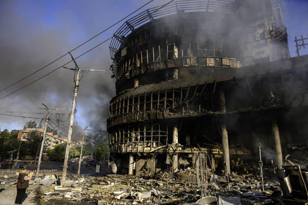 One Of The Largest Combined Missile And Drone Attacks On The Ukrainian Capital Overnight The aftermath of missile strikes in Kyiv, Ukraine, following one of the largest combined missile and drone operations on the Ukrainian capital overnight on May 24, 2026. Kyiv is the main target of the operation. A total of 604 aerial targets are intercepted, including 55 missiles and 549 drones. At least two people are killed and 77 injured, including children. Kyiv Ukraine  Copyright: xMaxymxMarusenkox originalFilename: musiienko-notitle260524_np9kw.jpg