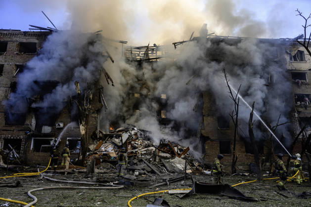 One Of The Largest Combined Missile And Drone Attacks On The Ukrainian Capital Overnight Rescuers work at the sites of missile strikes in Kyiv, Ukraine, on May 24, 2026, following one of the largest combined missile and drone operations on the Ukrainian capital overnight. Kyiv is the main target of the operation. A total of 604 aerial targets are intercepted, including 55 missiles and 549 drones. At least two people are killed and 77 injured, including children. Kyiv Ukraine  Copyright: xMaxymxMarusenkox originalFilename: musiienko-notitle260524_npGhT.jpg