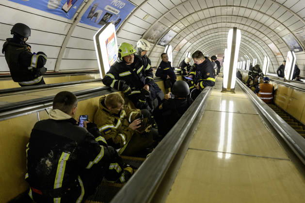One Of The Largest Combined Missile And Drone Attacks On The Ukrainian Capital Overnight Rescuers take shelter inside a Kyiv metro station after suspending rescue operations due to an air raid alert and the threat of another Russian military operation during one of the largest combined missile and drone operations on the Ukrainian capital overnight on May 24, 2026. Kyiv is the main target of the operation. A total of 604 aerial targets are intercepted, including 55 missiles and 549 drones. At least two people are killed and 77 injured, including children. Kyiv Ukraine  Copyright: xMaxymxMarusenkox originalFilename: musiienko-notitle260524_npu47.jpg