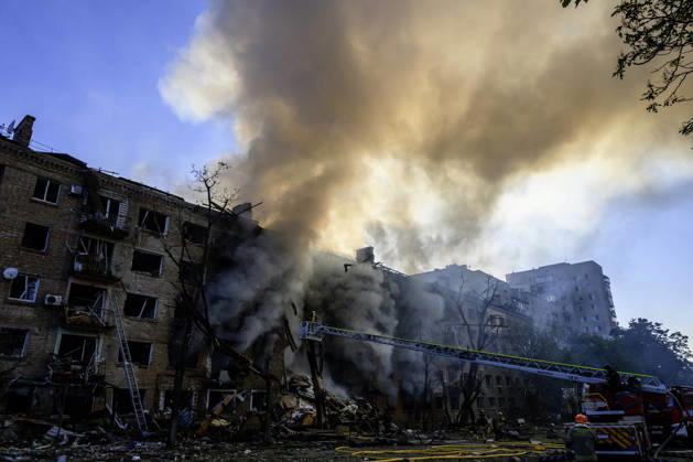 One Of The Largest Combined Missile And Drone Attacks On The Ukrainian Capital Overnight Rescuers work at the sites of missile strikes in Kyiv, Ukraine, on May 24, 2026, following one of the largest combined missile and drone operations on the Ukrainian capital overnight. Kyiv is the main target of the operation. A total of 604 aerial targets are intercepted, including 55 missiles and 549 drones. At least two people are killed and 77 injured, including children. Kyiv Ukraine  Copyright: xMaxymxMarusenkox originalFilename: musiienko-notitle260524_npvgn.jpg