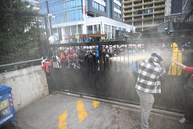 Turkish riot police storm the headquarters of the main opposition Republican People™s Party (CHP) in Ankara, Türkiye, on May 24, 2025, firing tear gas and rubber bullets at party supporters and officials gathered outside the gates. Huge clouds of tear gas filled the premises as security forces moved in, bringing a violent end to an hours-long standoff between CHP members and the party™s newly court-appointed leadership. Tensions escalated after an appeals court on Thursday annulled the election of Özgür Özel as CHP chairperson, a position he had held since November 2023. ( Copyright: DepoxPhotos 19108044