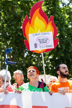 May 24, 2026, Madrid, Madrid, SPAIN: Thousands of citizens demonstrated in Madrid to demand measures against real estate speculation in Spain...The housing crisis has inflated the prices of homes for sale by nearly 120% in the last 10 years, while rents are rising by an average of 10% annually. Madrid SPAIN - ZUMAl221 20260524_zip_l221_013 Copyright: xIgnacioxLopezxIsasmendix