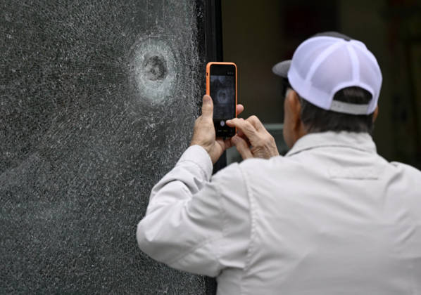 Bullet holes and shattered glass remain at The People s House near White House Complex Bullet holes and shattered glass remain at The People s House, on May 24, 2026, in Washington, DC after the U.S. Secret Service shot a person near the White House on Saturday. On Saturday, May 23, two people were struck in a shooting near the intersection of Pennsylvania Avenue and 17th Street Northwest, located just outside the White House complex. Photo by Olivier Douliery ABACAPRESS.COM Washington DC United States  Copyright: xDoulieryxOlivier ABACAx