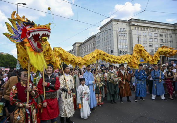Berlin hosts colorful 30th Carnival of Cultures BERLIN, GERMANY - MAY 24: Artists and dancers perform in vibrant costumes during the parade on Karl-Marx-Allee as part of the 30th Carnival of Cultures in Berlin, Germany, on May 24, 2026. Halil Sagirkaya Anadolu Berlin Germany. Editorial use only. Please get in touch for any other usage.  Copyright: x2026xAnadoluxHalilxSagirkayax