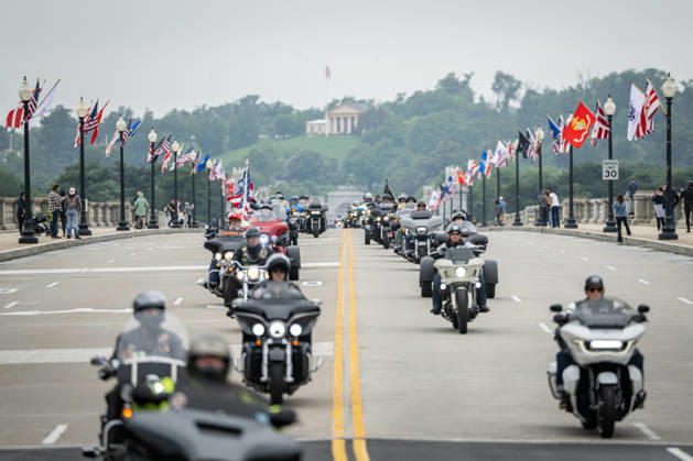 News Bilder des Tages May 24, 2026, Washignton, Distirct Of Columbia, United States: Motorcyclists participate in the Rolling to Remember memorial ride through Washington, D.C., honoring fallen service members, prisoners of war, and those still missing in action during Memorial Day weekend. Washignton United States  - ZUMAk206 20260524_znp_k206_011 Copyright: xMattxKaminskyx