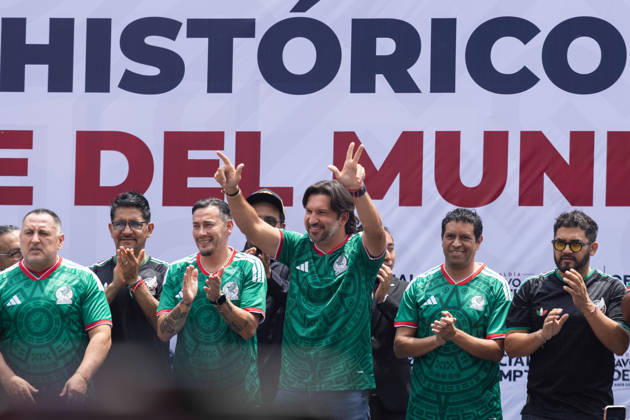 May 24, 2026, Mexico City, Mexico: The mural Futbol, recognized as the Guinness World Record largest hand painted brush football mural, was inaugurated in the Martin Carrera neighborhood of Mexico City. Created by Mexican artists, the artwork connects the Mesoamerican ballgame with contemporary football ahead of the 2026 FIFA World Cup. Former soccer players CUAUHTEMOC BLANCO, FRANCISCO KIKIN FONSECA, GERMAN VILLA and ANGEL REYNA attended the event, along with authorities from the Gustavo A. Madero borough and representatives of the Libertad Creativa Intercultural y Objetiva Foundation and the Elena Poniatowska Amor Foundation Mexico City Mexico - ZUMAl178 20260524_znp_l178_030 Copyright: xCristianxLeyvax