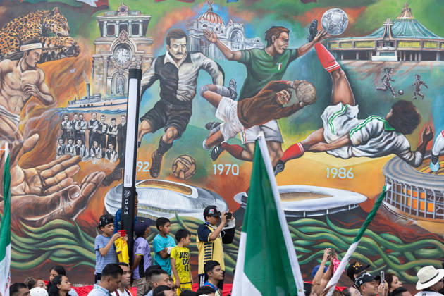 May 24, 2026, Mexico City, Mexico: The mural Futbol, recognized as the Guinness World Record largest hand painted brush football mural, was inaugurated in the Martin Carrera neighborhood of Mexico City. Created by Mexican artists, the artwork connects the Mesoamerican ballgame with contemporary football ahead of the 2026 FIFA World Cup. Former soccer players CUAUHTEMOC BLANCO, FRANCISCO KIKIN FONSECA, GERMAN VILLA and ANGEL REYNA attended the event, along with authorities from the Gustavo A. Madero borough and representatives of the Libertad Creativa Intercultural y Objetiva Foundation and the Elena Poniatowska Amor Foundation Mexico City Mexico - ZUMAl178 20260524_znp_l178_031 Copyright: xCristianxLeyvax