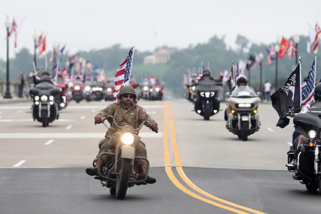 May 24, 2026, Washington, District Of Columbia, USA: Motorcyclists ride in formation over the Arlington Memorial Bridge during the Rolling to Remember ride on Memorial Day weekend in Washington, DC, USA, on May 24, 2026. The Rolling to Remember tradition has been active for 38 years, honouring fallen service members, prisoners of war, and those still missing in action during Memorial Day weekend. Washington USA - ZUMAs337 20260524_znp_s337_010 Copyright: xGentxShkullakux