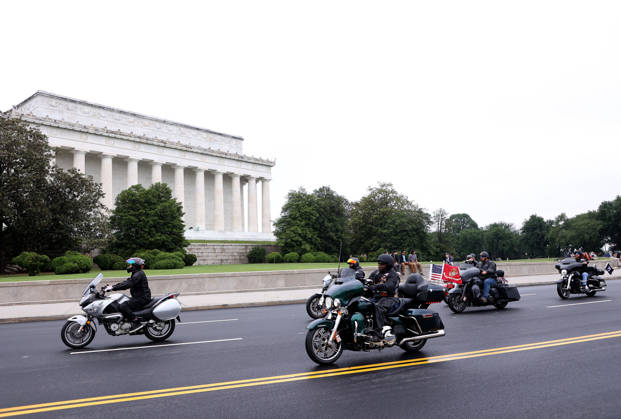 May 24, 2026, Washington, District Of Columbia, USA: Motorcyclists ride past the Lincoln Memorial during the Rolling to Remember ride on Memorial Day weekend in Washington, DC, USA, on May 24, 2026. The Rolling to Remember tradition has been active for 38 years, honouring fallen service members, prisoners of war, and those still missing in action during Memorial Day weekend. Washington USA - ZUMAs337 20260524_znp_s337_017 Copyright: xGentxShkullakux