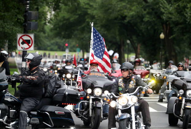 May 24, 2026, Washington, District Of Columbia, USA: Motorcyclists ride past the Lincoln Memorial during the Rolling to Remember ride on Memorial Day weekend in Washington, DC, USA, on May 24, 2026. The Rolling to Remember tradition has been active for 38 years, honouring fallen service members, prisoners of war, and those still missing in action during Memorial Day weekend. Washington USA - ZUMAs337 20260524_znp_s337_016 Copyright: xGentxShkullakux