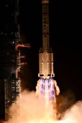 JIUQUAN, CHINA - MAY 24: A Long March-2F rocket carrying the Shenzhou-23 spacecraft with three Chinese astronauts on board blasts off from the Jiuquan Satellite Launch Center on May 24, 2026 in Jiuquan, Gansu Province of China. About 10 minutes later, the spacecraft successfully separated from the rocket and entered its designated orbit.  Copyright: xVCGx 111643862412