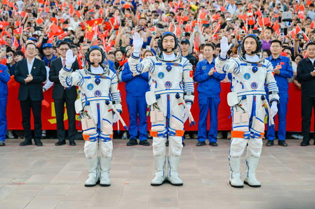JIUQUAN, CHINA - MAY 24: Chinese astronauts Zhu Yangzhu, Zhang Zhiyuan, Li Jiaying (or Lai Ka-ying) attend a send-off ceremony at the Jiuquan Satellite Launch Center on May 24, 2026 in Jiuquan, Gansu Province of China. A send-off ceremony for the three Chinese astronauts of the Shenzhou-23 crewed space mission was held on May 24 at the Jiuquan Satellite Launch Center in northwest China.  Copyright: xVCGx 111643850468