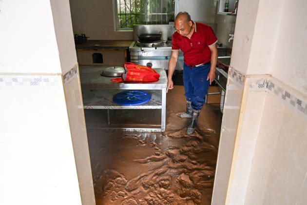 CHONGQING, CHINA - MAY 24: A large amount of mud silts up in a villager s house after extreme rainfalls trigger flash floods and geological disasters on May 24, 2026 in Yongchuan District, Chongqing City, China. Devastating rainstorms struck parts of Southwest China s Chongqing over the weekend, resulting in multiple casualties and missing people in the municipality s Yongchuan and Beibei districts. Rescue efforts are ongoing. As of 2:30 pm on May 24, local authorities reported three deaths and 17 people missing in Yongchuan, with another two people missing in Beibei.  Copyright: xChinaxNewsxServicex 111643812976