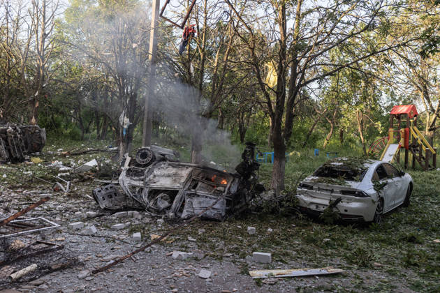 Aftermath of Russian strike in Kramatorsk KRAMATORSK, UKRAINE - MAY 25: A car on fire and a damaged residential building following a Russian air strike with KAB bombs in Kramatorsk, Ukraine, 25 May 2026 Diego Herrera Carcedo Anadolu Kramatorsk Ukraine. Editorial use only. Please get in touch for any other usage.  Copyright: x2026xAnadoluxDiegoxHerreraxCarcedox