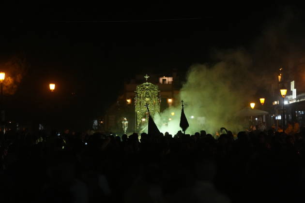 La Virgen del Rocio procession after jumping the fence at 3 08 hours La Virgen del Rocio procession through the village on his visit to the 127 affiliates A May 25, 2026 in El Rocio, Huelva Andalusia, Spain La Virgen del Rocio has left his hermitage about 03.08 hours this Monday, Day of Pentecost, to go through the village in Almonte Huelva and procession in her visit to the 127 affiliates who have made the pilgrimage there for yet another year. The Patroness of Almote is dressed in the full dress of the Montpensier family, recently restored at the Andalusian Institute of Historical Heritage 25 MAY 2026 Joaquín Arjona 25 05 2026 El Rocio, Huelva Andalucia, Esp El Rocio, Huelva Andalucia, Espana Copyright: xJoaquinxArjonax 7548185