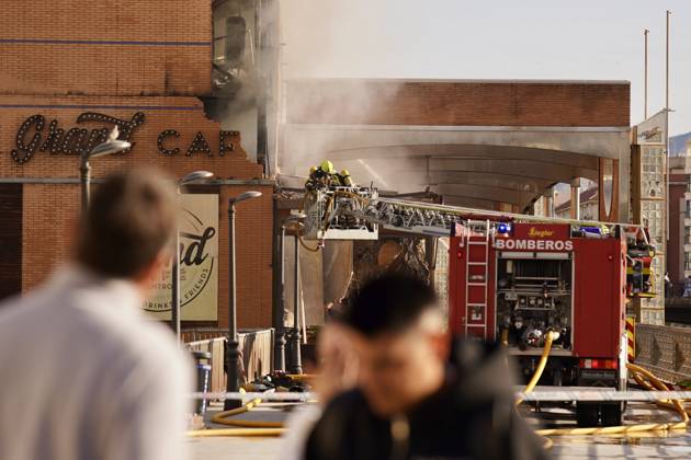 A fire forces the eviction of a hotel in the center of Malaga Firefighters Malaga working on extinguishing a fire in a hotel in the capital A 25 May 2026 in Malaga Andalusia, Spain The fire on the first floor of a hotel in the center of Malaga in the early hours of Monday May 25 has forced the eviction of the entire establishment without for the moment there have been personal injuries, as reported by the 112, belonging to the Emergency Agency of Andalusia The fire started at about 01 26 hours when witnesses have alerted of flames on the first floor of the hotel located in Cerrojo street 25 MAY 2026 Malaga Andalucia, Spain Malaga Andalucia, Spain Spain Spain  Copyright: xÃlexxZeax 7548311