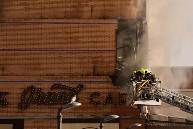 A fire forces the eviction of a hotel in the center of Malaga Firefighters Malaga working on extinguishing a fire in a hotel in the capital A 25 May 2026 in Malaga Andalusia, Spain The fire on the first floor of a hotel in the center of Malaga in the early hours of Monday May 25 has forced the eviction of the entire establishment without for the moment there have been personal injuries, as reported by the 112, belonging to the Emergency Agency of Andalusia The fire started at about 01 26 hours when witnesses have alerted of flames on the first floor of the hotel located in Cerrojo street 25 MAY 2026 Malaga Andalucia, Spain Malaga Andalucia, Spain Spain Spain  Copyright: xÃlexxZeax 7548335