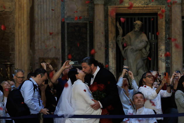 May 24, 2026, Rome, Italia, Italy: Pentecost celebration in the Pantheon Basilica with a shower of red rose petals, Rome, May 24, 2026 Rome Italy  - ZUMAa289 20260524_zia_a289_108 Copyright: xFrancescoxFotiax