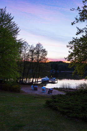 Strand und Anlegestelle im Sonnenuntergang am Nebelsee im Frühling in Lärz Strand und Anlegestelle im Sonnenuntergang am Nebelsee im Frühling in Lärz. (License=RF) Copyright: xZoonar.com RicoxKödderx 25080257