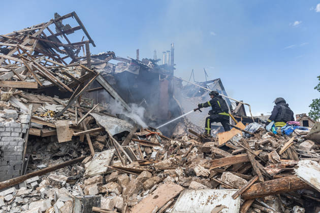Aftermath of Russian strike in Kramatorsk KRAMATORSK, UKRAINE - MAY 25: Firefighters extinguish a fire at a house, where the two bodies were found, following a Russian airstrike on a residential building in Kramatorsk, Ukraine, on May 25, 2026. Diego Herrera Carcedo Anadolu Kramatorsk Ukraine. Editorial use only. Please get in touch for any other usage.  Copyright: x2026xAnadoluxDiegoxHerreraxCarcedox