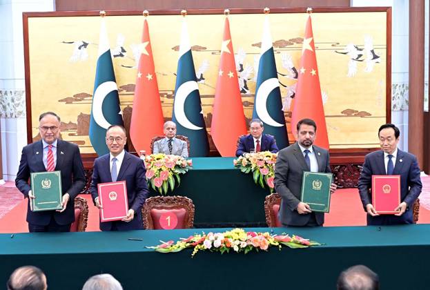 May 25, 2026, Pakistan: Prime Minister of Pakistan Muhammad Shehbaz Sharif and Prime Minister of the People s Republic of China Li Qiang Witness Signing of MoUs Protocols in Beijing Pakistan  - ZUMAas3_ 20260525_zaf_as3_023 Copyright: xPPIx