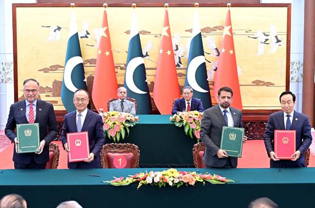 May 25, 2026, Pakistan: Prime Minister of Pakistan Muhammad Shehbaz Sharif and Prime Minister of the People s Republic of China Li Qiang Witness Signing of MoUs Protocols in Beijing Pakistan  - ZUMAas3_ 20260525_zaf_as3_019 Copyright: xPPIx