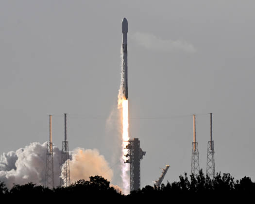 SpaceX flies the SpaceX Falcon 9 rocket on Memorial Day, launching 29 Starlink V2 satellites at 7:48 AM from Launch Complex 40 on Mission 10-47 at the Cape Canaveral Space Force Station, Florida on Monday, May 25, 2026.  CCP20260525005 JOExMARINO