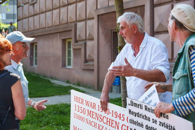 May 25, 2026, Brno, South Moravia, Czech Republic: Supporters of reconciliation with Sudeten Germans and Opponents of reconciliation with Sudeten Germans during a commemorative ceremony honoring the victims of Nazism in Brno, Czech Republic, on May 25, 2026. The 76th Congress of Sudeten Germans took place in Brno, Czech Republic, from May 22 to 25, 2026, marking the first time the event was held in the country. Brno Czech Republic - ZUMAc315 20260525_zsp_c315_035 Copyright: xMichaelxCabalx
